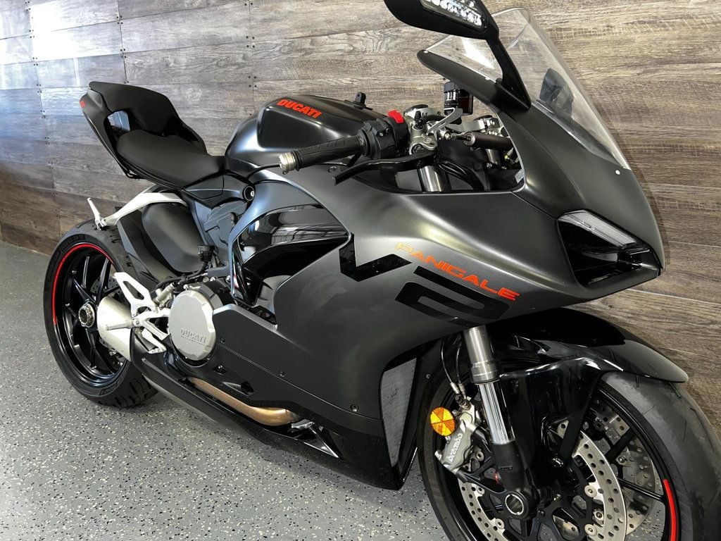 2025 Ducati Panigale V2 One Owner! - 22867103 - 1