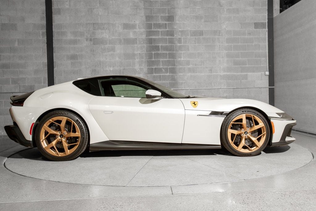 Ferrari 12Cilindri photo 2