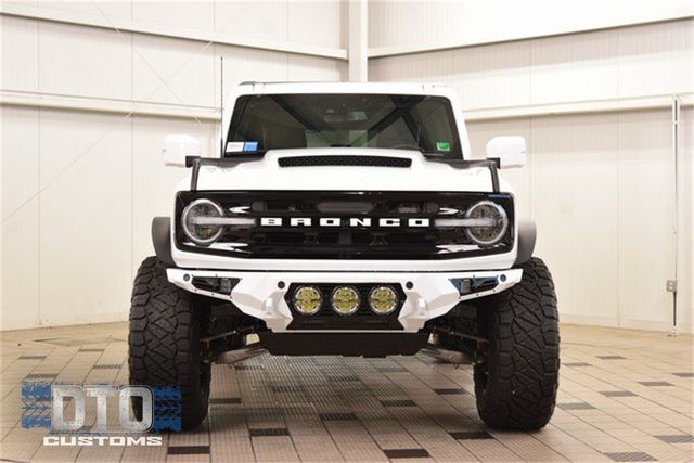 2025 Ford Bronco Outer Banks photo 2