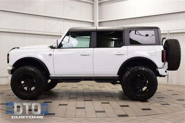 2025 Ford Bronco Outer Banks photo 4