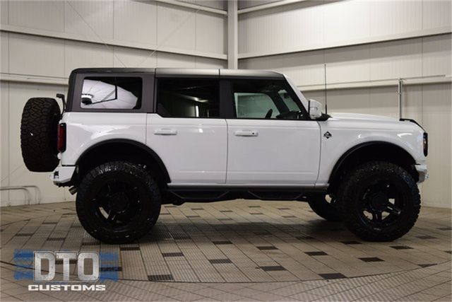 2025 Ford Bronco Outer Banks photo 8