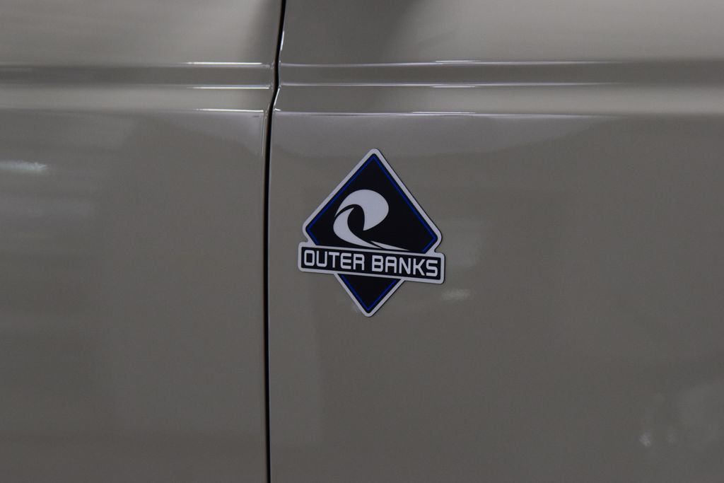 2025 Ford Bronco Outer Banks - 23043786 - 13