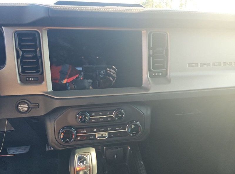2025 Ford Bronco Outer Banks - 23043786 - 22