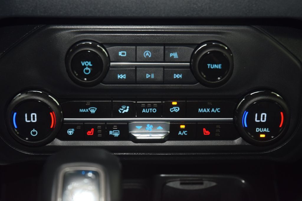 2025 Ford Bronco Outer Banks - 23043786 - 30