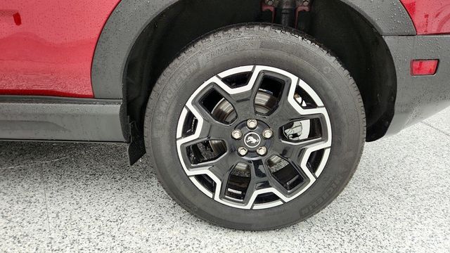 2025 Ford Bronco Sport Outer Banks 4x4 with Tech Package - 22953930 - 8