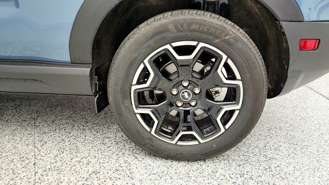 2025 Ford Bronco Sport Outer Banks 4x4 with Tech Package+ - 22962891 - 8