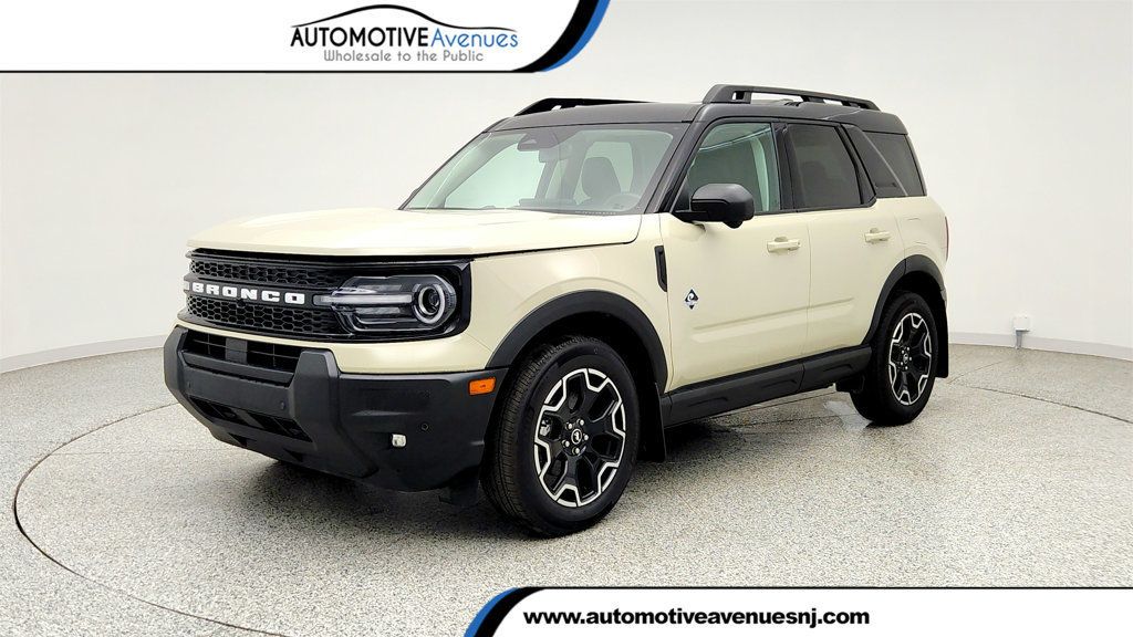 2025 Ford Bronco Sport Outer Banks 4x4 w/ Tech Package - 23022621 | Video 1
