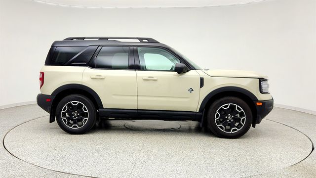 2025 Ford Bronco Sport Outer Banks 4x4 w/ Tech Package - 23022621 - 3