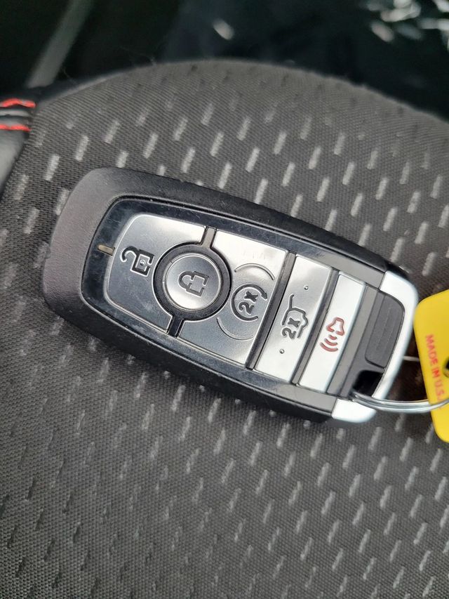 2025 Ford Escape ST-Line Select Sport Utility 4D - 22969471 - 34