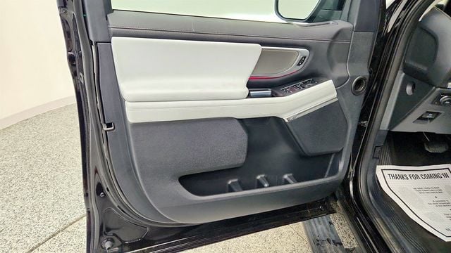 2025 Ford Expedition Platinum 4x4 w/ Driver's Package, B&O Unleashed & CCD Suspension - 23040015 - 9