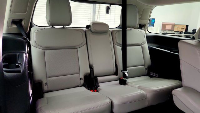 2025 Ford Expedition Platinum 4x4 w/ Driver's Package, B&O Unleashed & CCD Suspension - 23040015 - 21