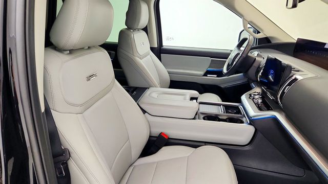 2025 Ford Expedition Platinum 4x4 w/ Driver's Package, B&O Unleashed & CCD Suspension - 23040015 - 23