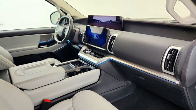2025 Ford Expedition Platinum 4x4 w/ Driver's Package, B&O Unleashed & CCD Suspension - 23040015 - 24