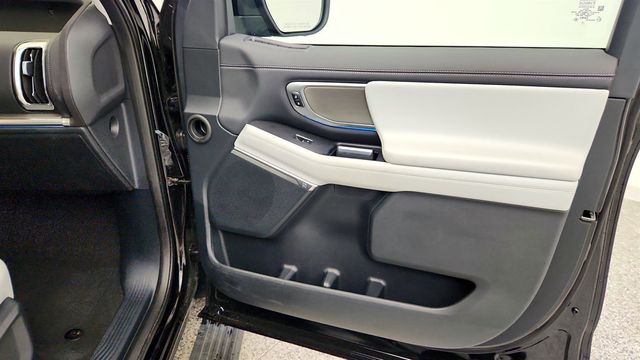 2025 Ford Expedition Platinum 4x4 w/ Driver's Package, B&O Unleashed & CCD Suspension - 23040015 - 25