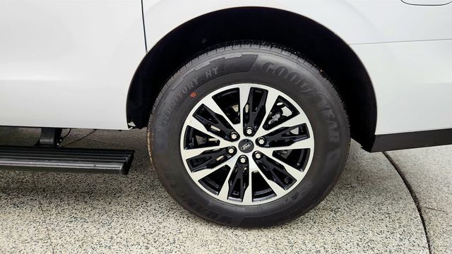 2025 Ford Expedition Max Platinum 4x4 (8-Seater) - 22984654 - 8