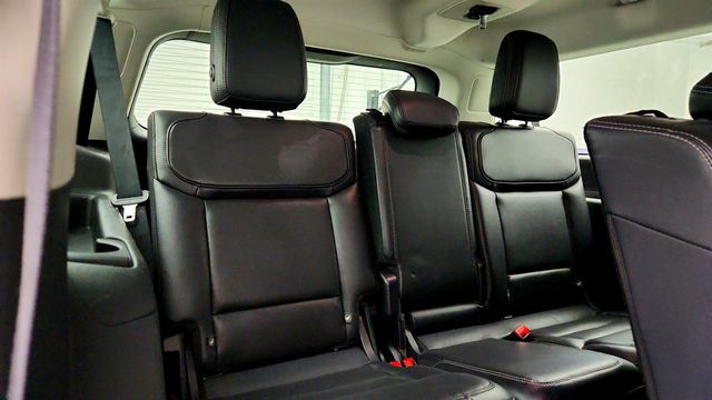 2025 Ford Expedition Max Platinum 4x4 w/ 2nd Row Power Folding Bench Seat & 8 Seats - 23009714 - 25