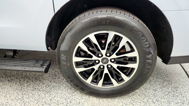 2025 Ford Expedition Max Platinum 4x4 w/ 2nd Row Power Folding Bench Seat & 8 Seats - 23009714 - 8