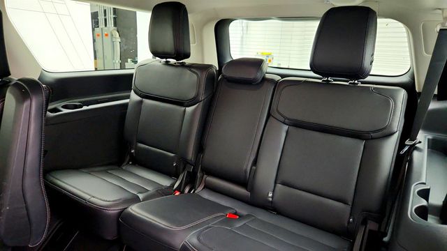 2025 Ford Expedition Max Platinum 4x4 w/ Connectivity Package - 23003360 - 25