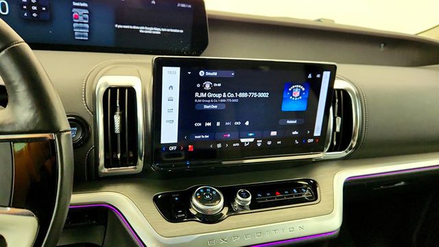 2025 Ford Expedition Max Platinum 4x4 w/ Panoramic Vista Roof & SYNC 4A Infotainment - 22999363 - 16