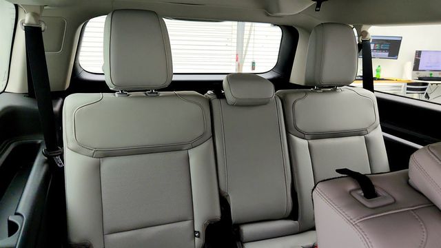 2025 Ford Expedition Max Platinum 4x4 w/ Panoramic Vista Roof & SYNC 4A Infotainment - 22999363 - 21