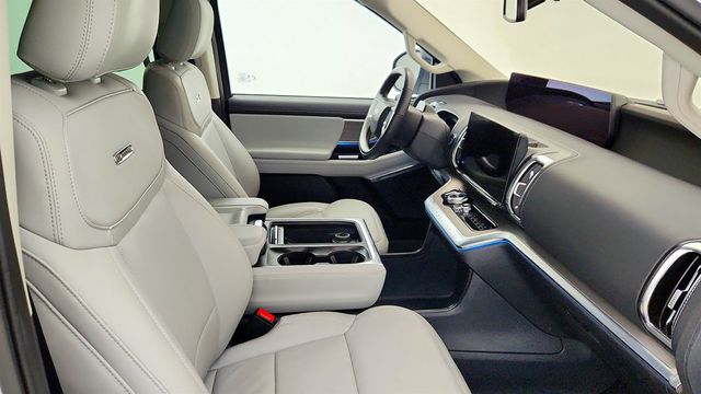 2025 Ford Expedition Max Platinum 4x4 w/ Panoramic Vista Roof & SYNC 4A Infotainment - 22999363 - 23