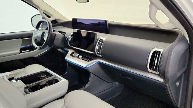 2025 Ford Expedition Max Platinum 4x4 w/ Panoramic Vista Roof & SYNC 4A Infotainment - 22999363 - 24