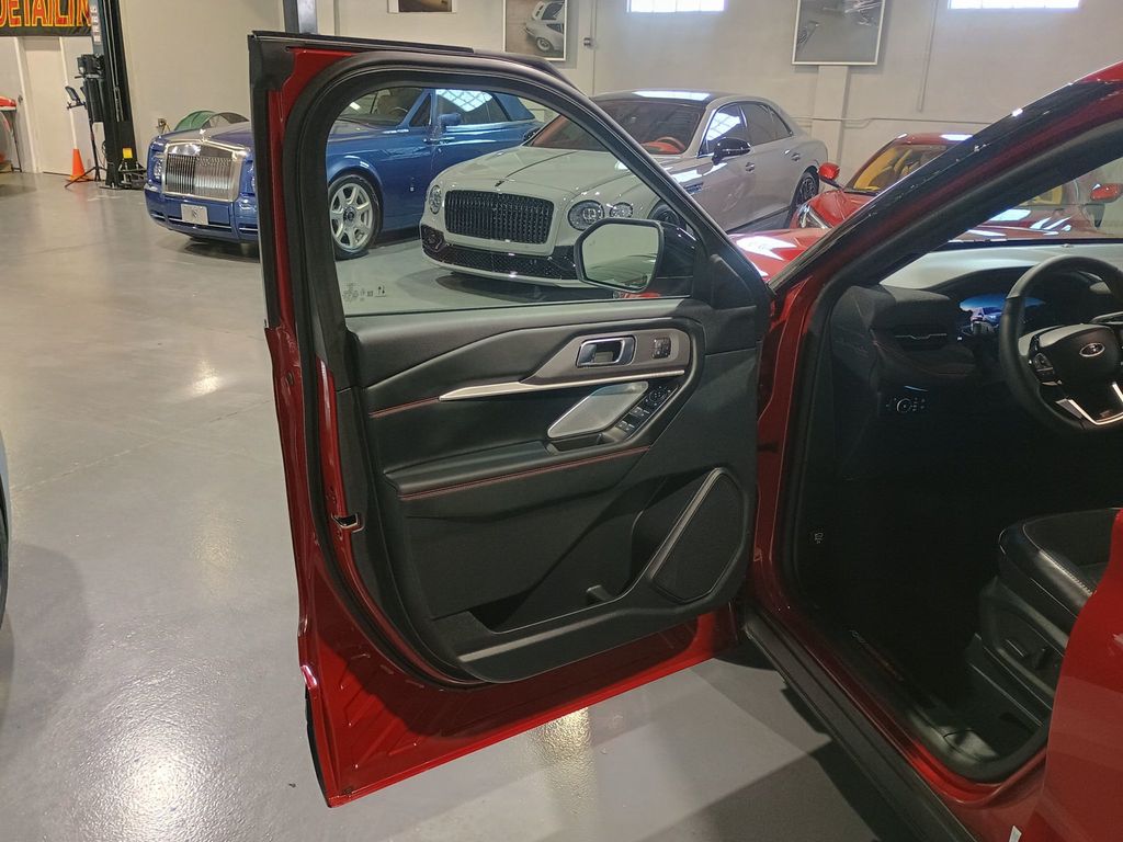 2025 Ford Explorer ST 4WD 1 Owner Clean Carfax 2850 Miles - 22940851 - 12