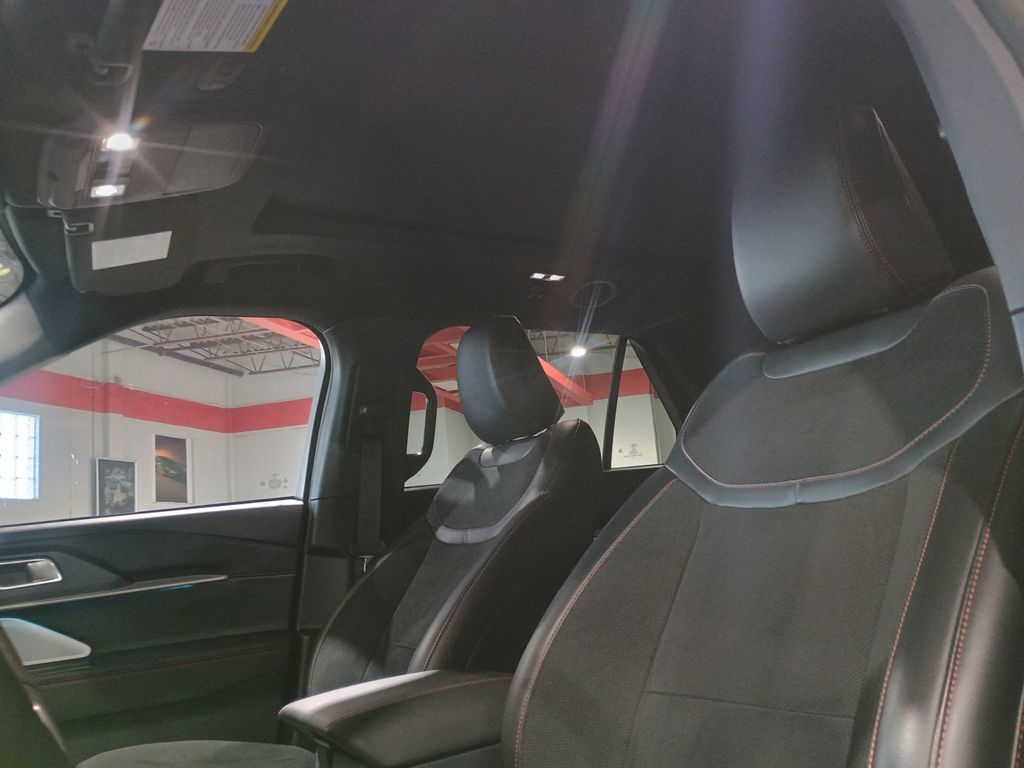 2025 Ford Explorer ST 4WD 1 Owner Clean Carfax 2850 Miles - 22940851 - 15