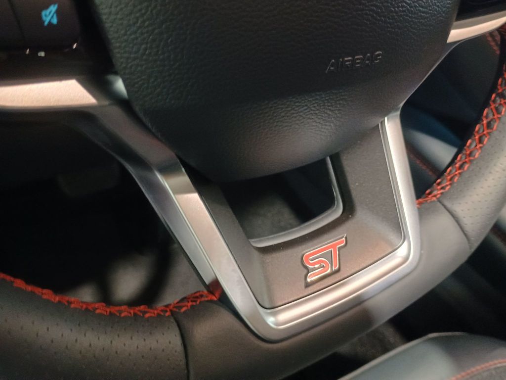 2025 Ford Explorer ST 4WD 1 Owner Clean Carfax 2850 Miles - 22940851 - 18