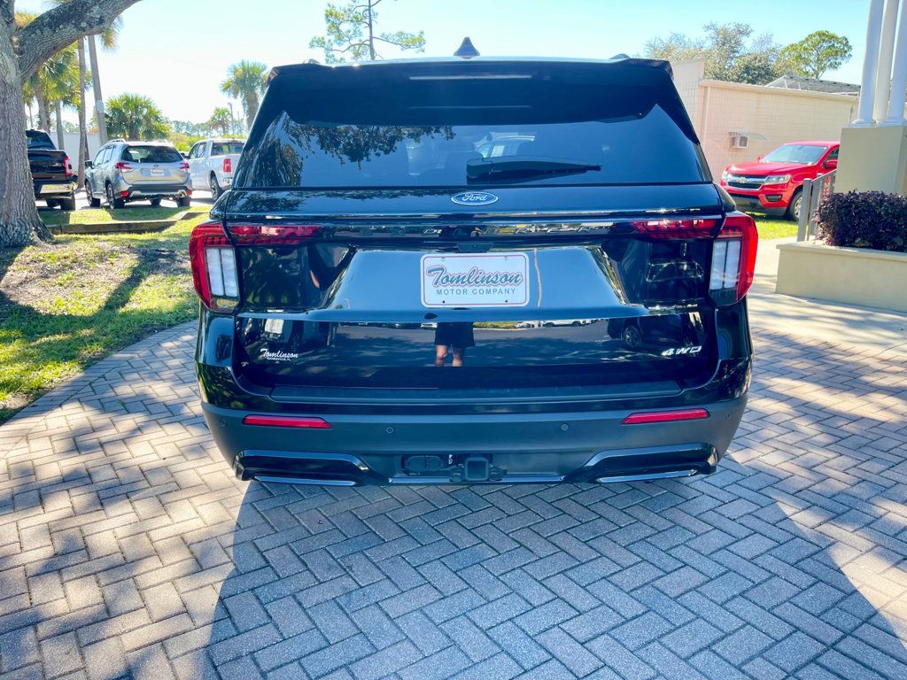 2025 Ford Explorer ST-Line photo 3