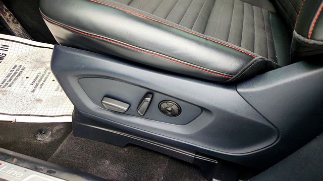 2025 Ford Explorer ST-Line 4WD with Premium Pkg, Panoramic Vista Roof & Street Pack - 22963434 - 11