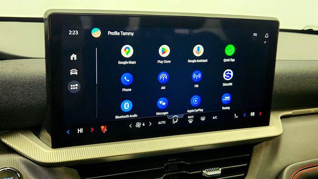 2025 Ford Explorer ST-Line 4WD with Premium Pkg, Panoramic Vista Roof & Street Pack - 22963434 - 18