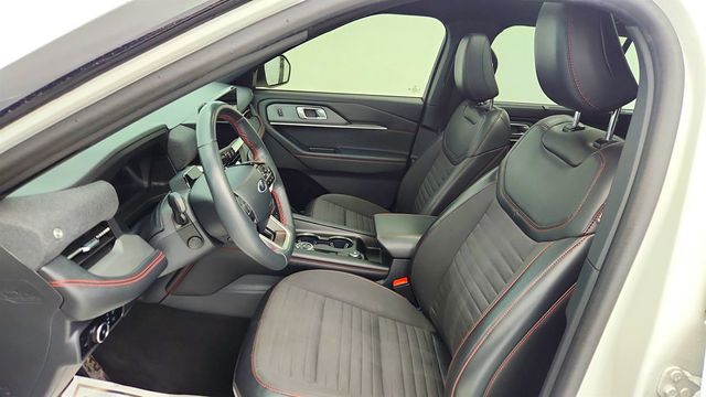 2025 Ford Explorer ST-Line 4WD with Premium Pkg, Panoramic Vista Roof & Street Pack - 22963434 - 19