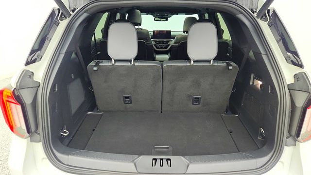 2025 Ford Explorer ST-Line 4WD with Premium Pkg, Panoramic Vista Roof & Street Pack - 22963434 - 21