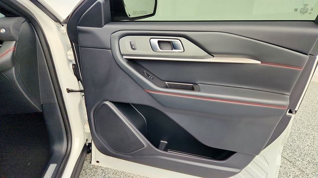 2025 Ford Explorer ST-Line 4WD with Premium Pkg, Panoramic Vista Roof & Street Pack - 22963434 - 26