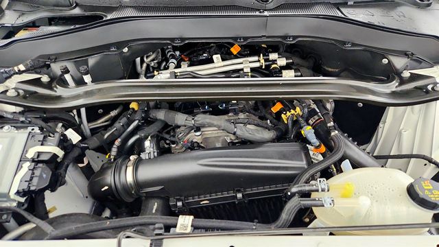 2025 Ford Explorer ST-Line 4WD with Premium Pkg, Panoramic Vista Roof & Street Pack - 22963434 - 27