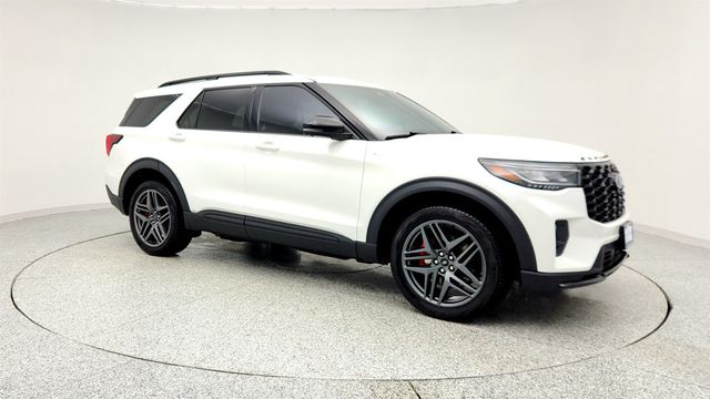 2025 Ford Explorer ST-Line 4WD with Premium Pkg, Panoramic Vista Roof & Street Pack - 22963434 - 2