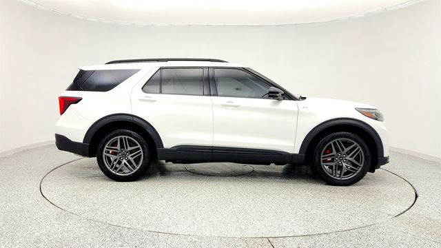 2025 Ford Explorer ST-Line 4WD with Premium Pkg, Panoramic Vista Roof & Street Pack - 22963434 - 3