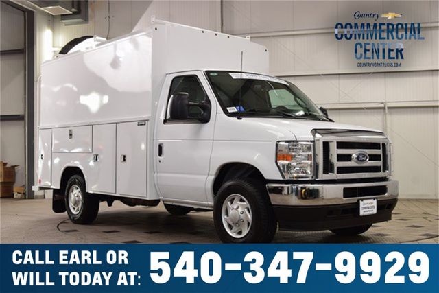 2025 Ford E-Series Cutaway E350 CUTAWAY * 7.3 V8 * 11' READING KUV W/ RACK * 3K MILES - 22970365 | Video 1