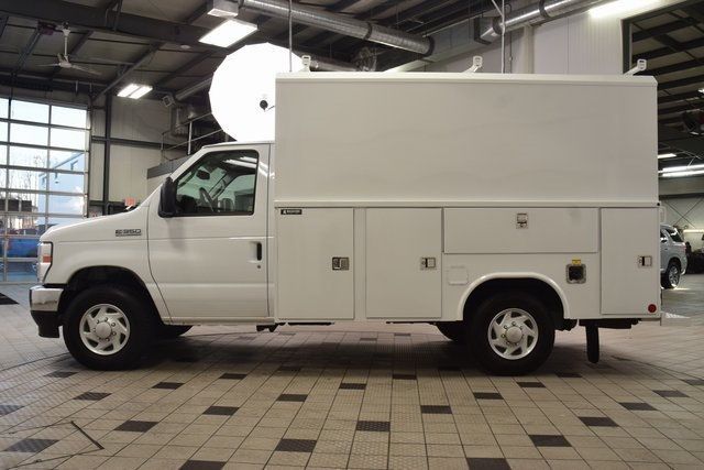 2025 Ford E-Series Cutaway E350 CUTAWAY * 7.3 V8 * 11' READING KUV W/ RACK * 3K MILES - 22970365 - 2