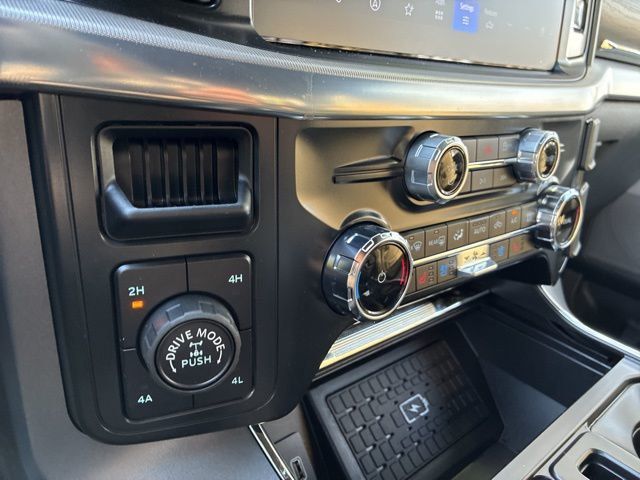 2025 Ford F-150 Lariat - 23018323 - 29