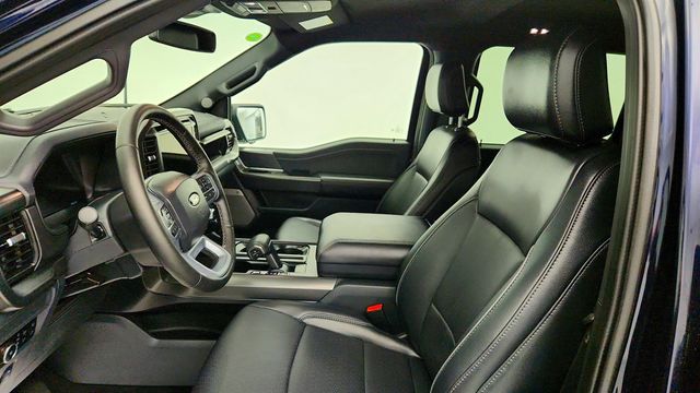 2025 Ford F-150 LARIAT 4WD SuperCrew 5.5' Box w/ 501A, PowerBoost & Blk Appr Pkg - 23026814 - 18