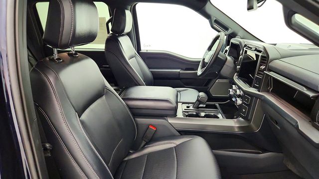 2025 Ford F-150 LARIAT 4WD SuperCrew 5.5' Box w/ 501A, PowerBoost & Blk Appr Pkg - 23026814 - 22