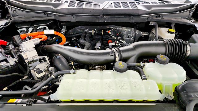 2025 Ford F-150 LARIAT 4WD SuperCrew 5.5' Box with Equipment 501A and PowerBoost - 22960724 - 24