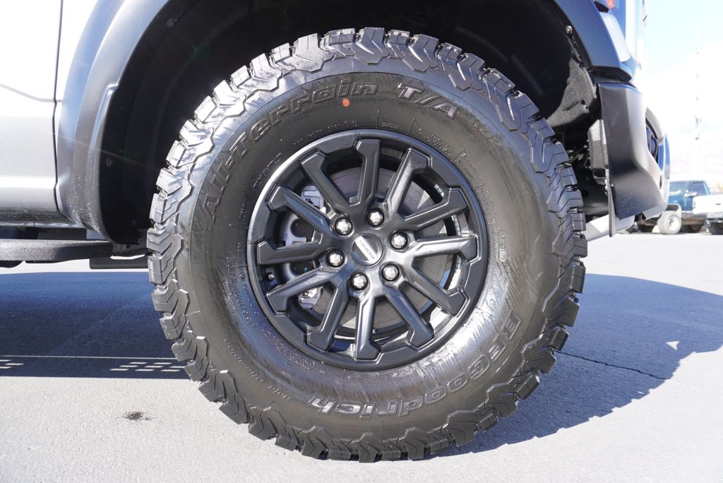 2025 Ford F-150 Raptor photo 14