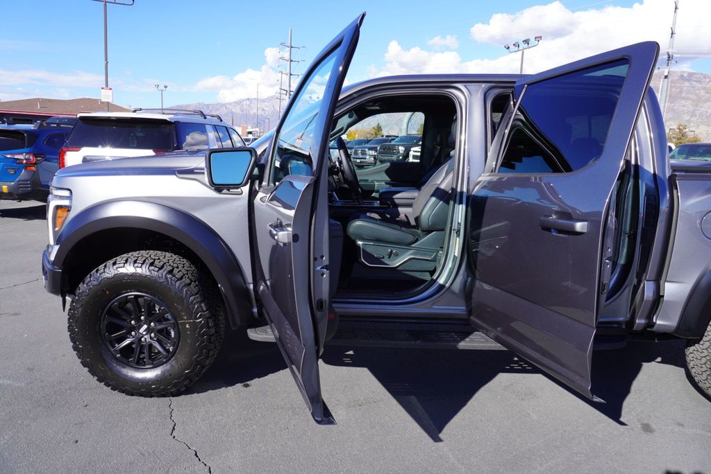 2025 Ford F-150 Raptor photo 20