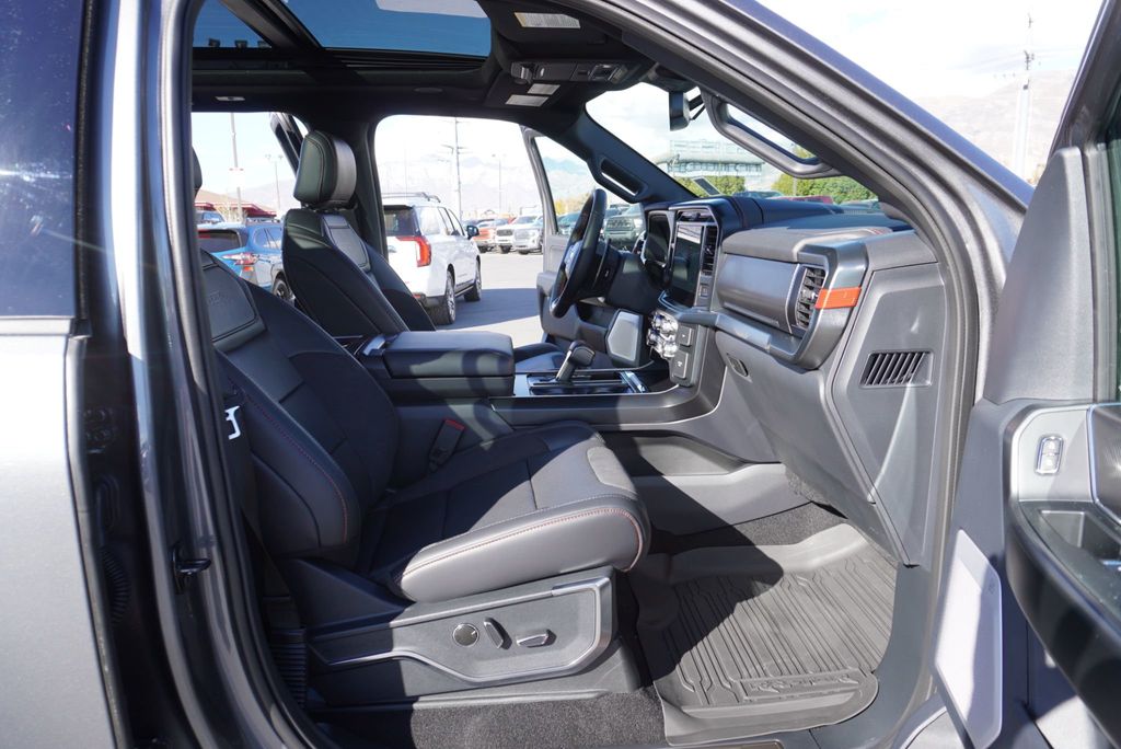 2025 Ford F-150 Raptor photo 21