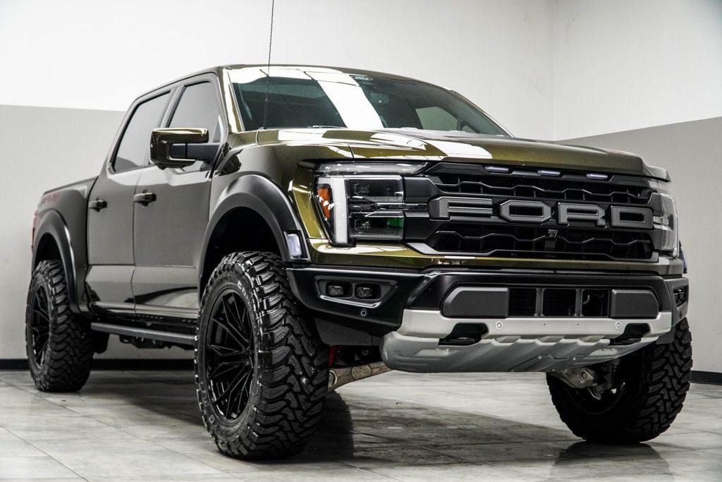 2025 Ford F-150 Raptor photo 2