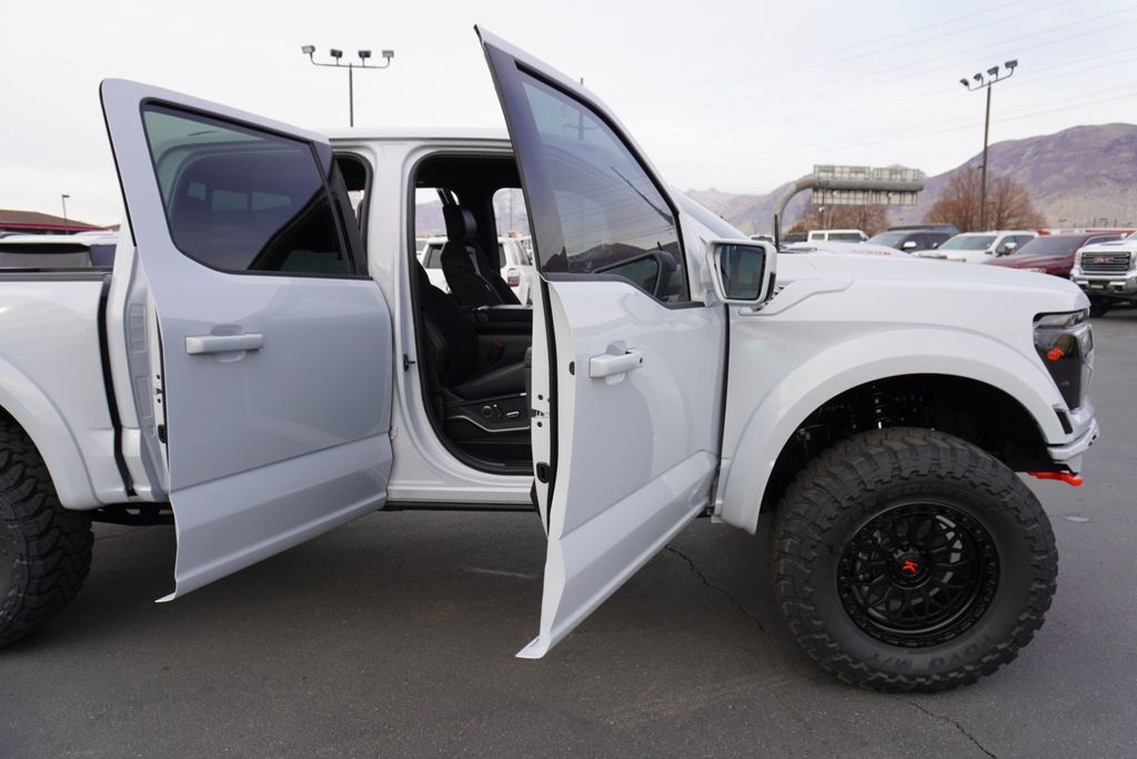 2025 Ford F-150 SEMA RAPTOR R  - 22945939 - 28