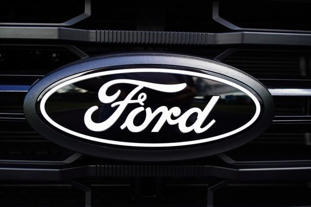 2025 Ford F-150 XLT 2WD SuperCrew 5.5' Box - 22942948 - 40